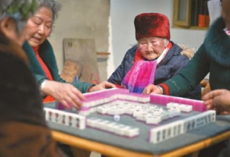四川105岁老人全家共96口人 年龄相加达3850岁