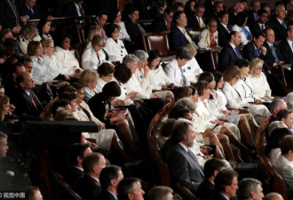特朗普国会首次演讲：女议员做鄙视手势