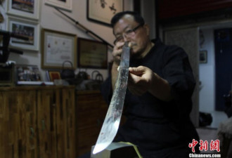 河北古兵神医技艺超群 修复近500把古刀剑