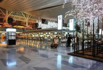 中国大妈带700日本人扫出全球最佳机场