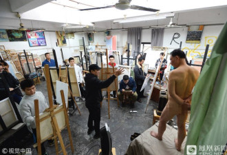 67岁的裸模 一当就是12年 学生说他真实而坦诚