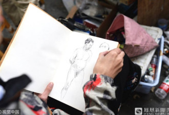 67岁的裸模 一当就是12年 学生说他真实而坦诚