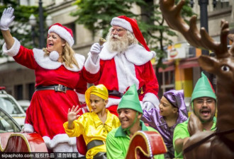 今年圣诞游行有点早？巴西市民cos圣诞装狂欢