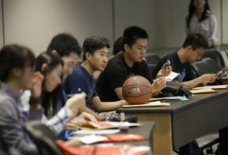 高达10倍！中国留学生抱怨美国学费实在太高
