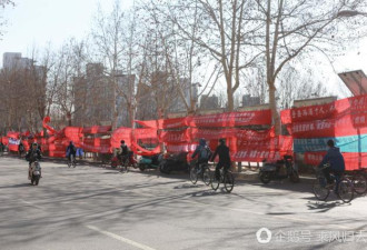 3月7日女生节 清华男生挂数百横幅“示爱”