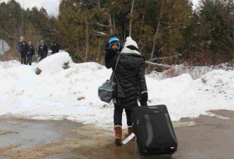 难民:加拿大就是天堂 刚到17天就收到福利金