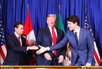 看看这表情！美国特朗普又和人握手较劲儿了！