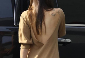 《50度灰》女主公开示范: 什么叫穿比不穿性感