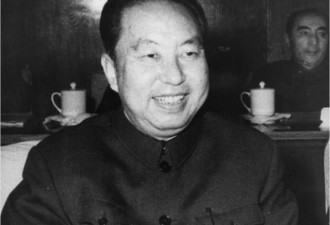 华国锋作为接班人权力远超毛泽东