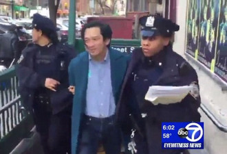 地铁内被孕妇推到 华裔男子踹她两脚 被拘捕