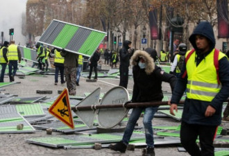 法国严重骚乱，凯旋门被涂鸦“推翻资产阶级”