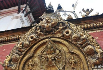 尼泊尔著名的“性庙”，雕塑姿势让游客羞红脸