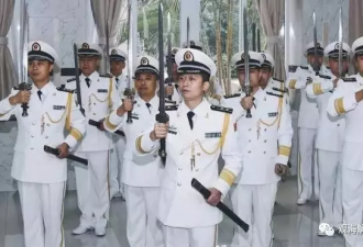 中国海军首次举行授剑仪式 军方3大佩剑长啥样