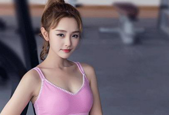 街拍：身材姣好的高颜值美女，一身潮流穿搭！