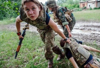 乌克兰女狙击手再入军迷视野 喊话俄罗斯