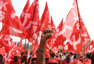印度爆发最大规模游行 镰刀斧头红旗占据街头