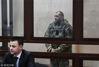 被扣留的24名乌克兰海军抵达当地法院接受审判