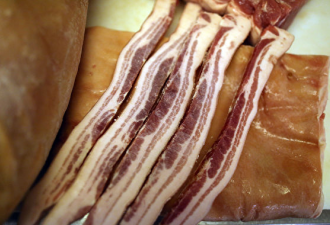 为了防止中国染非洲猪瘟 偷带肉品入台罚百万