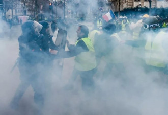 巴黎爆发50年来罕见骚乱：烧汽车，砸抢商店