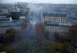 暴乱过后，法国巴黎变成了一个可怕的废墟城市