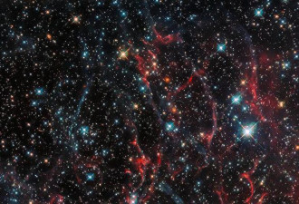 NASA：超新星爆炸的残骸，竟编织成纠缠的网
