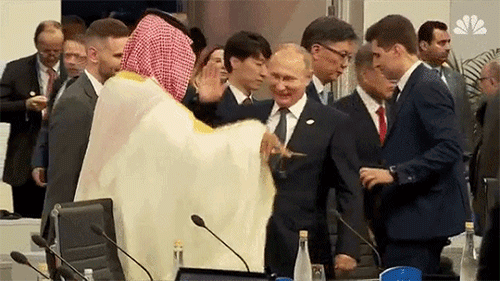 俄罗斯沙特互动刷屏：普京沙特王储兄弟般击掌
