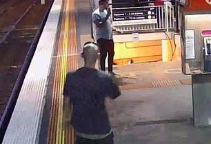 墨尔本城铁站发生袭击事件！男子站台上被打晕