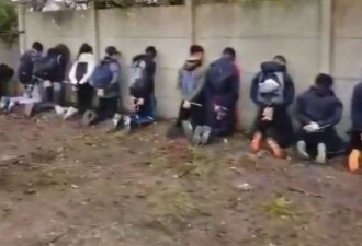 法国武警逮捕高中生 成排跪地引公愤