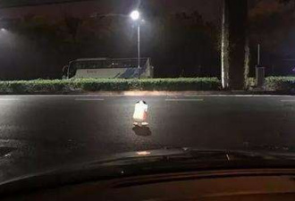 杭州女子半夜蹲马路中间哭 司机打开车灯保护她