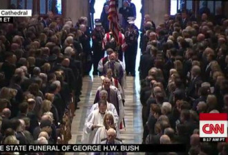 老布什举行国葬 这两人表情像在表达万语千言