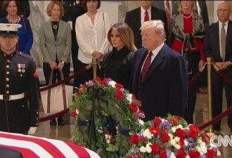 特朗普携第一夫人到国会大厦 瞻仰老布什灵柩