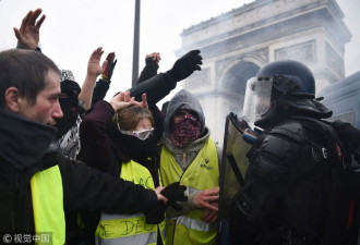 法国&quot;黄背心&quot;运动引骚乱 军警镇压 129人被捕