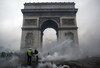 50年来最严重暴乱后 巴黎市中心面目全非