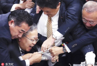 反对声中强行通过法案 日本国会参议院一片混乱