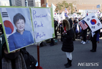 朴槿惠被弹劾2周年：支持者在首尔举行示威集会