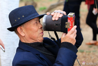 热贴：北京大爷自制撩妹拍照神器 样子拉风拍照