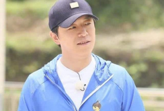 机场偶遇女版“黄渤”，网友：简直一模一样！