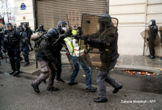 法国黄背心骚乱不减！被逮捕人数升至1723名