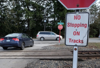 华裔撞瘫痪 加拿大铁路交叉口惊人危险无人管