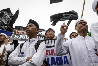 印尼穆斯林集会要华裔省长辞职 宗教领袖求情