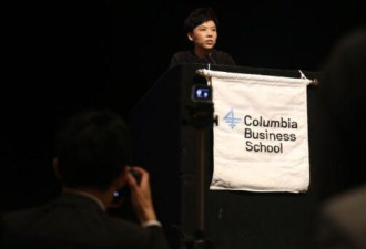 邓亚萍在美国哥伦比亚大学英文演讲 气势十足