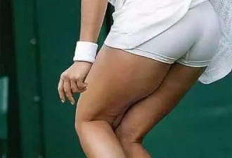 女网球手露裙底，摄影师盯着敏感部位狂拍