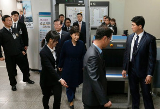 廉价餐食地上床垫 前总统朴槿惠狱中生活惨兮兮