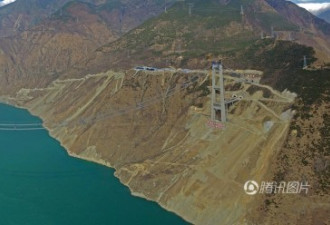 川藏公路第一桥工人离地300多米架桥跨越天险