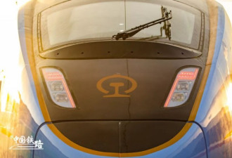 中国系列复兴号新型动车组首次公开亮相