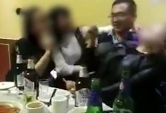 幼儿园园长接受吃请被解聘 饭局左搂右抱三女子