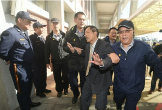 上海访问团抵达台湾遭“台独”闹场 柯文哲回应