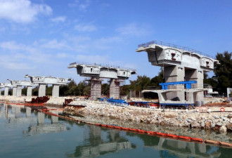 工业意外延误工期 港珠澳大桥香港段停工