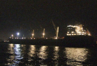 奥沙华港事故 一名工人在卸货时被钢梁压住重伤命危