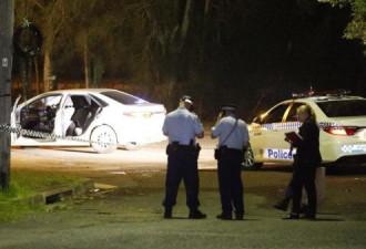 悉尼司机竟怒撞警车！两名警察被撞伤！